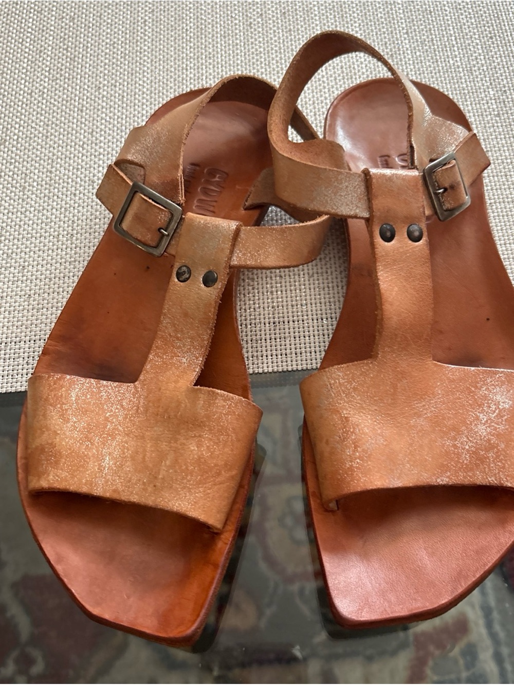 Cydwoq Gold Leather T-Strap Sandal size 37 EU/7.5  hand crafted in the USA
